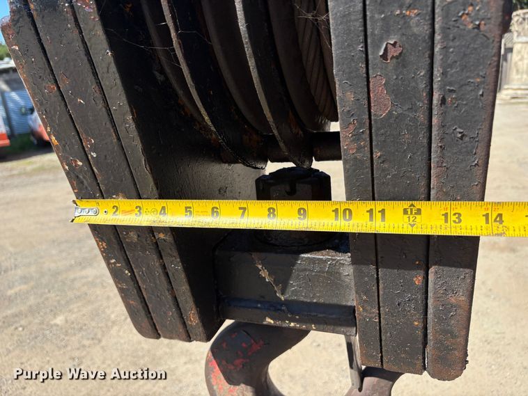 image for item EC8335 1977 Drott 1800 CC crane