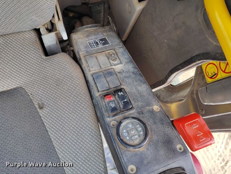 image for item EC8972 2013 Volvo ECR305CL excavator