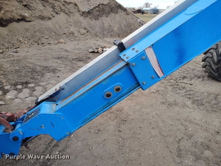 image for item EC8973 2006 Genie Z-135 boom lift