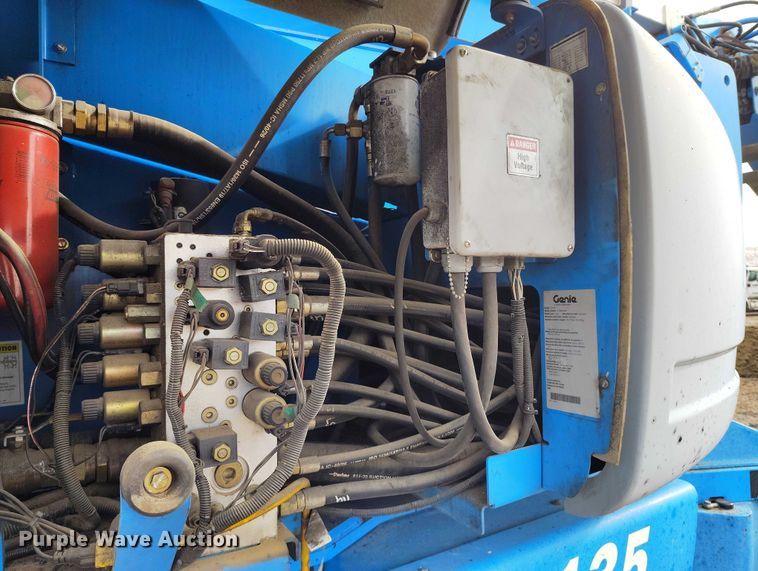 image for item EC8973 2006 Genie Z-135 boom lift