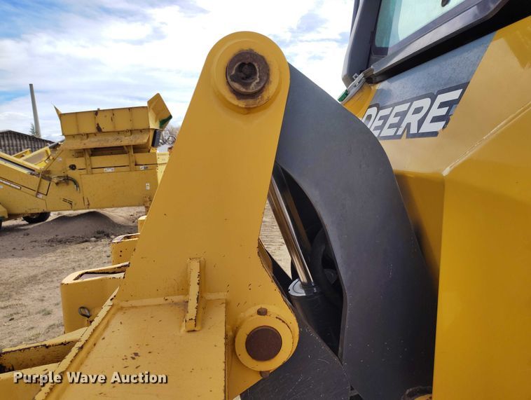 image for item EC8974 2016 John Deere 550K XLT dozer