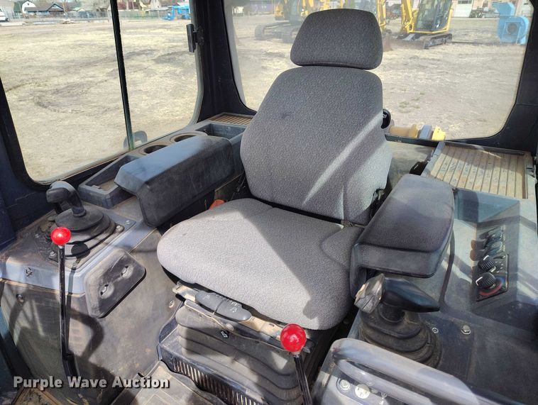 image for item EC8974 2016 John Deere 550K XLT dozer