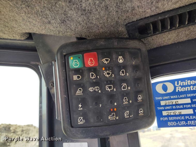 image for item EC8974 2016 John Deere 550K XLT dozer