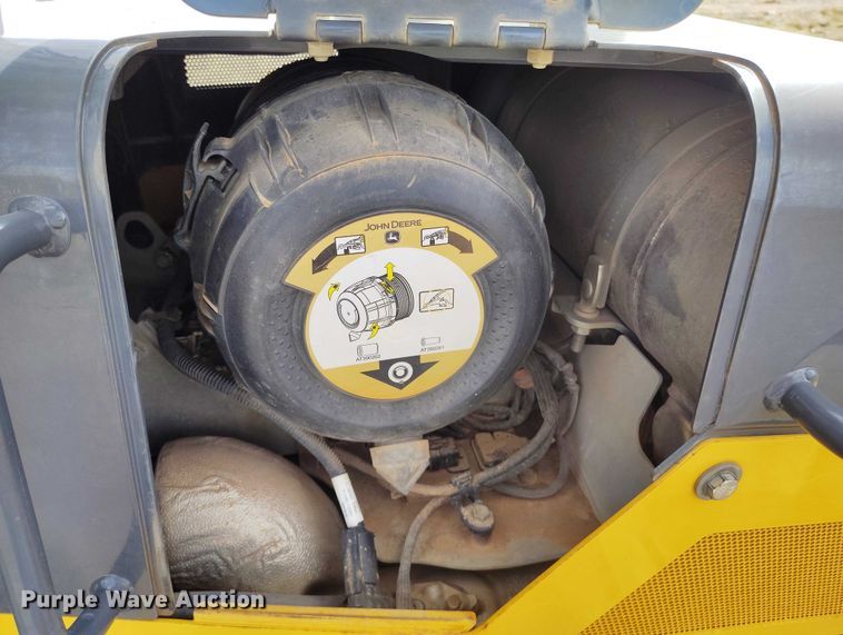 image for item EC8974 2016 John Deere 550K XLT dozer