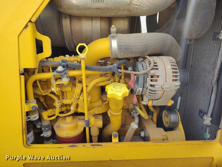 image for item EC8974 2016 John Deere 550K XLT dozer