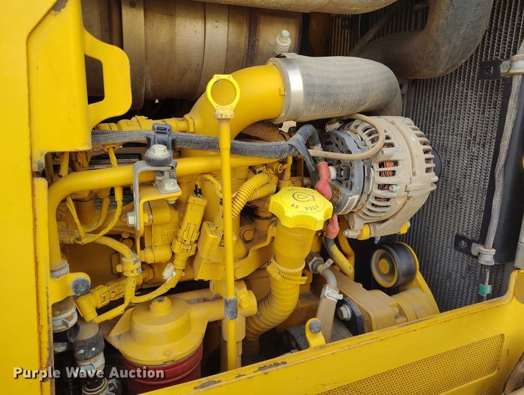 image for item EC8974 2016 John Deere 550K XLT dozer