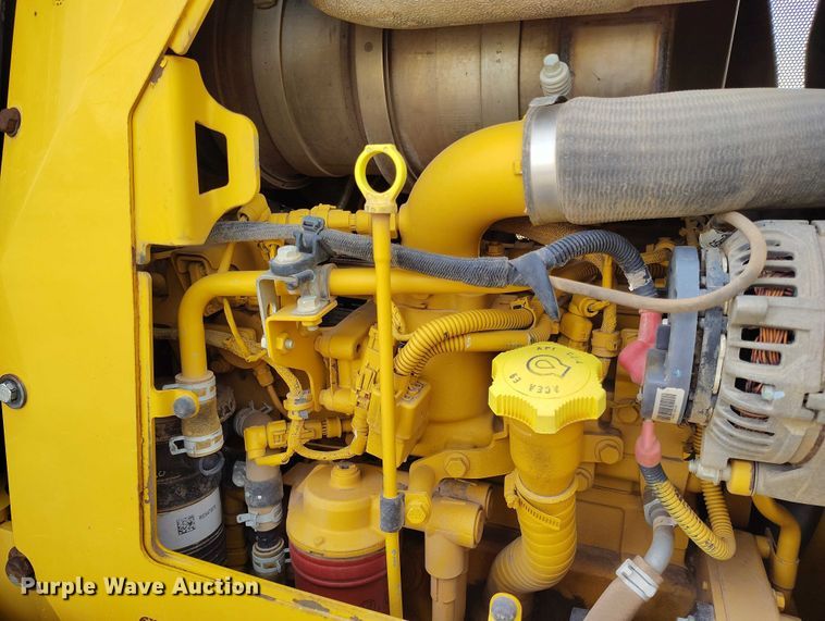 image for item EC8974 2016 John Deere 550K XLT dozer