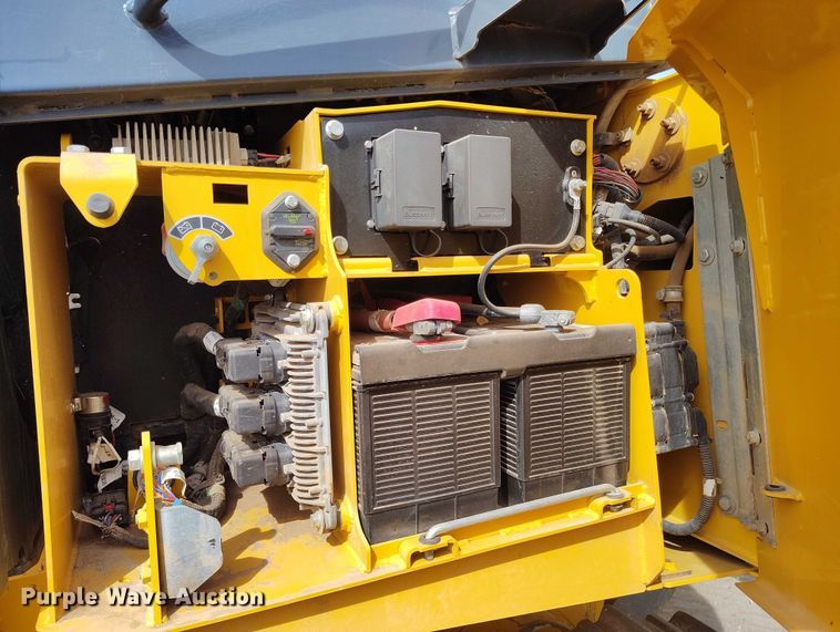 image for item EC8974 2016 John Deere 550K XLT dozer