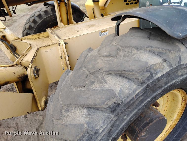 image for item EC8975 2008 Gehl DL11-55 telehandler