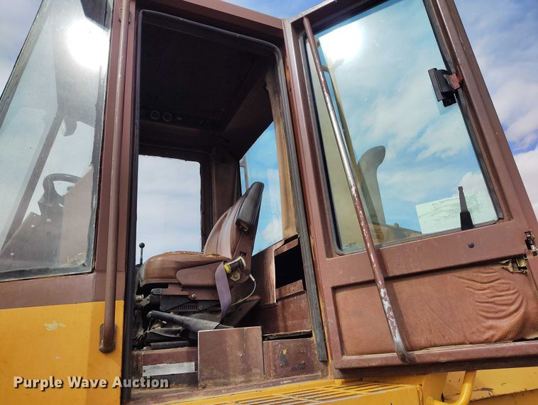 image for item EC8977 1988 Case 621 wheel loader