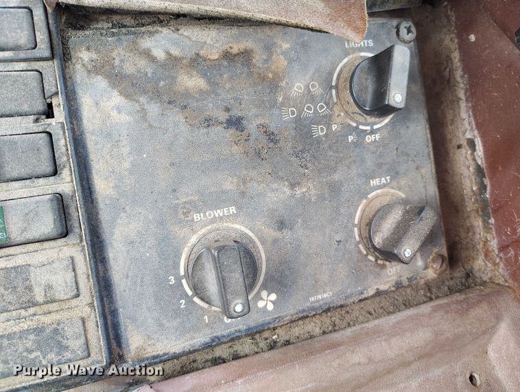 image for item EC8977 1988 Case 621 wheel loader