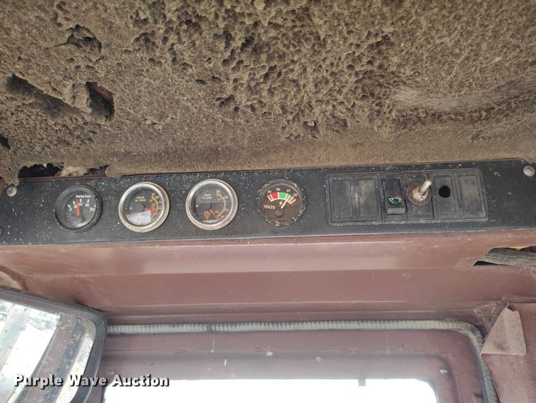 image for item EC8977 1988 Case 621 wheel loader