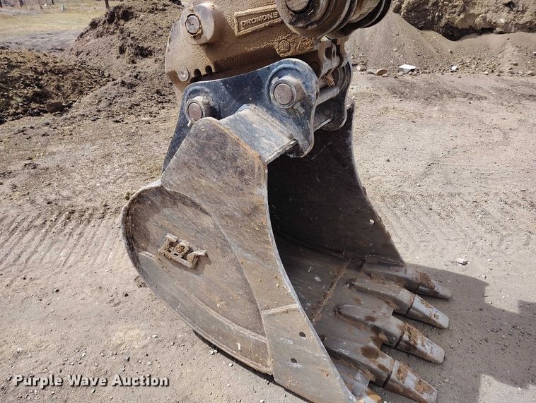 image for item EC8981 2015 Kobelco SK140SRLC-3 mini excavator