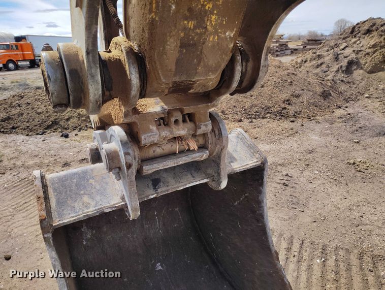 image for item EC8981 2015 Kobelco SK140SRLC-3 mini excavator