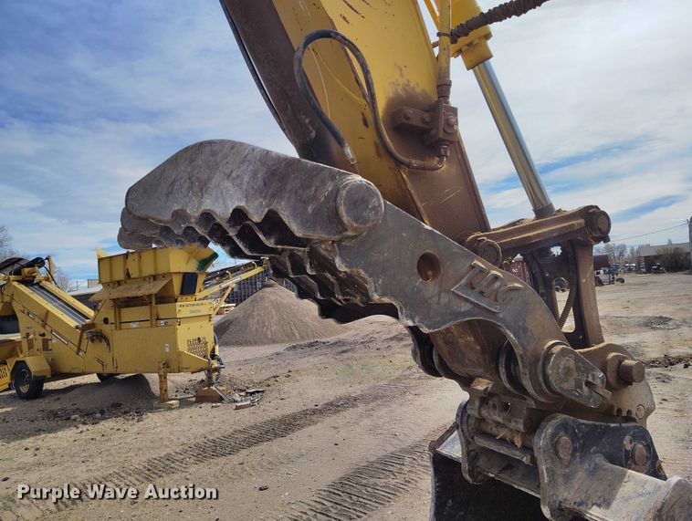 image for item EC8981 2015 Kobelco SK140SRLC-3 mini excavator