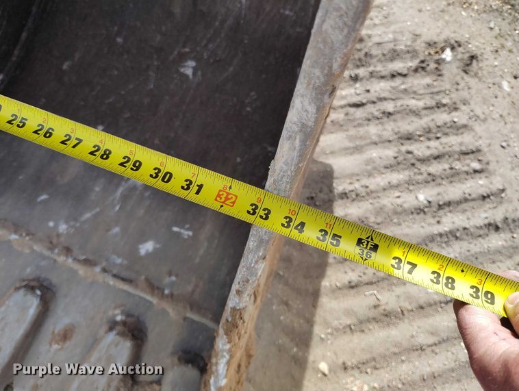 image for item EC8981 2015 Kobelco SK140SRLC-3 mini excavator