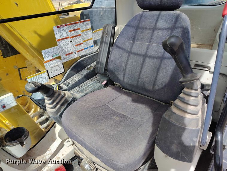 image for item EC8981 2015 Kobelco SK140SRLC-3 mini excavator