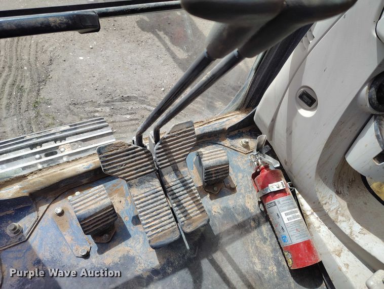 image for item EC8981 2015 Kobelco SK140SRLC-3 mini excavator