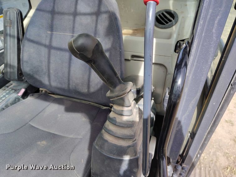 image for item EC8981 2015 Kobelco SK140SRLC-3 mini excavator