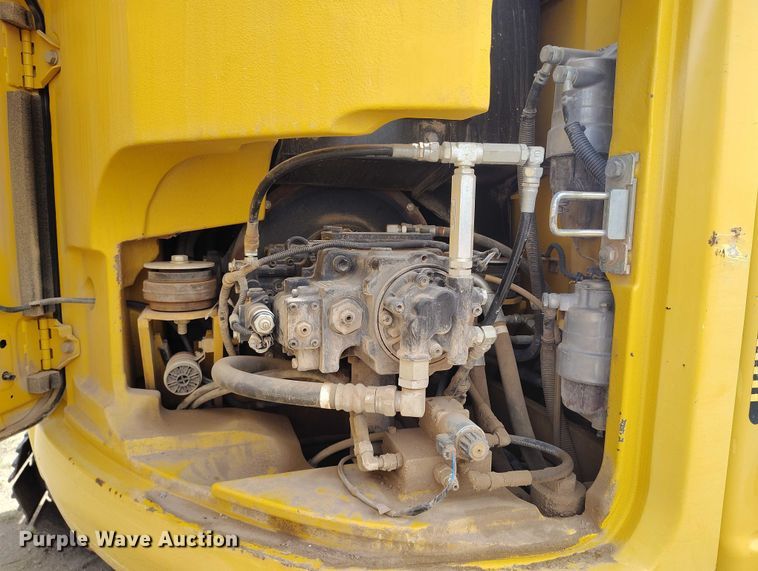 image for item EC8981 2015 Kobelco SK140SRLC-3 mini excavator