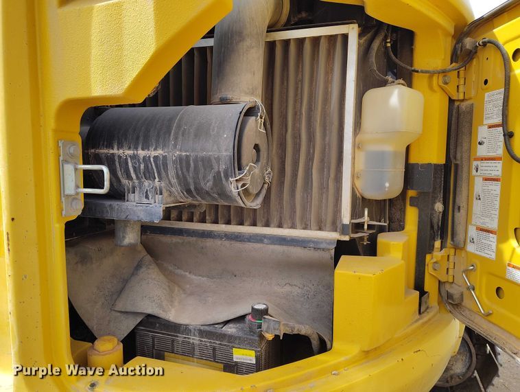 image for item EC8981 2015 Kobelco SK140SRLC-3 mini excavator