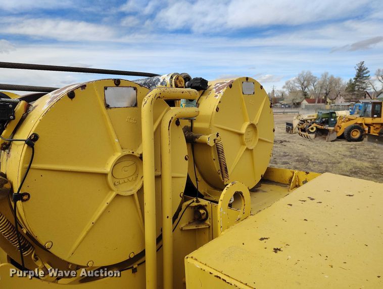 image for item EC8983 1993 Grove RT745 crane