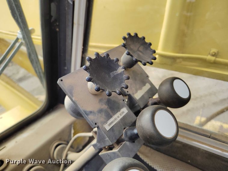 image for item EC8983 1993 Grove RT745 crane