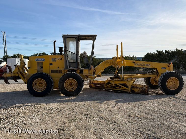 image for item ED5179 2000 New Holland RG170 motor grader