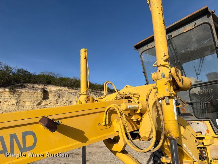 image for item ED5179 2000 New Holland RG170 motor grader