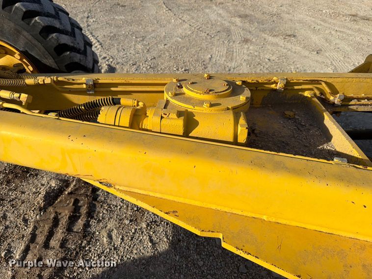 image for item ED5179 2000 New Holland RG170 motor grader