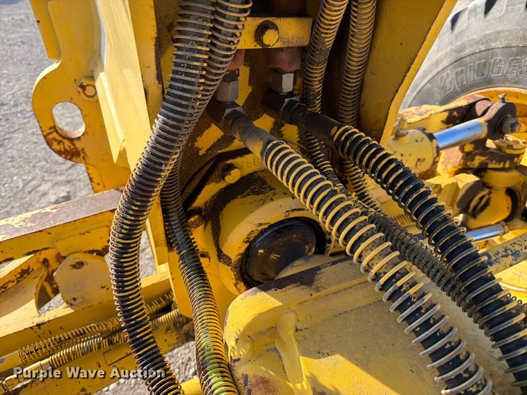 image for item ED5179 2000 New Holland RG170 motor grader