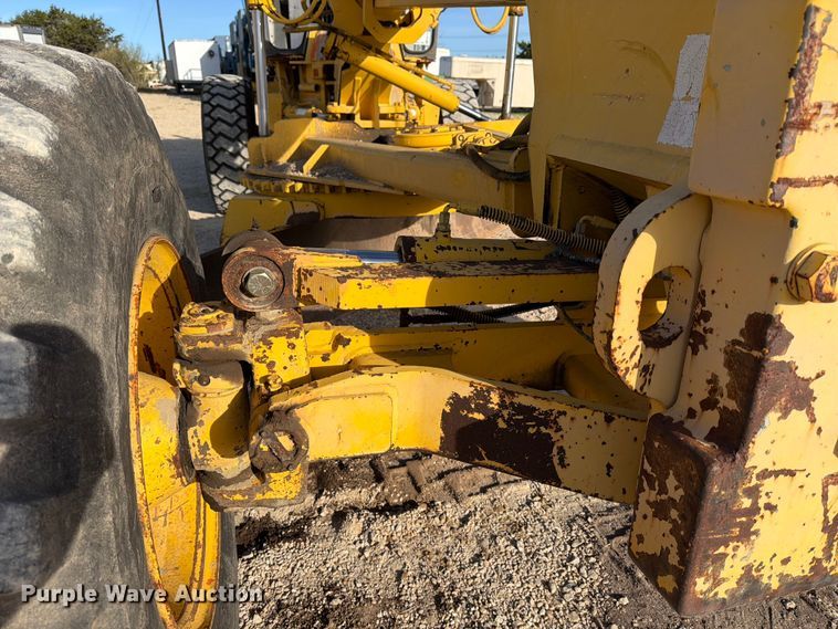 image for item ED5179 2000 New Holland RG170 motor grader