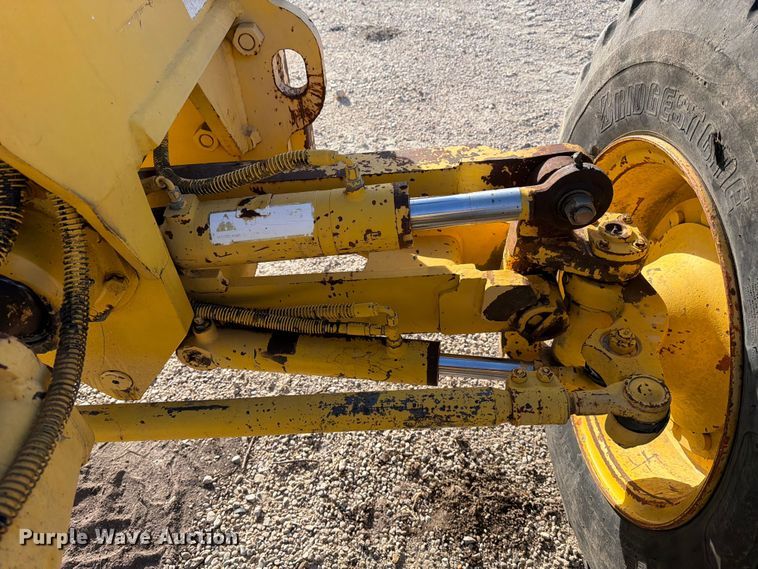 image for item ED5179 2000 New Holland RG170 motor grader