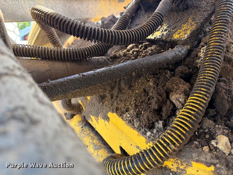 image for item ED5179 2000 New Holland RG170 motor grader