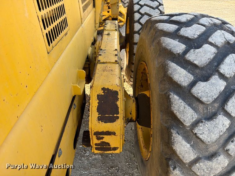 image for item ED5179 2000 New Holland RG170 motor grader