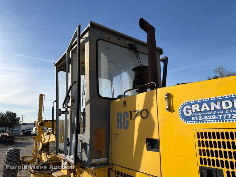 image for item ED5179 2000 New Holland RG170 motor grader