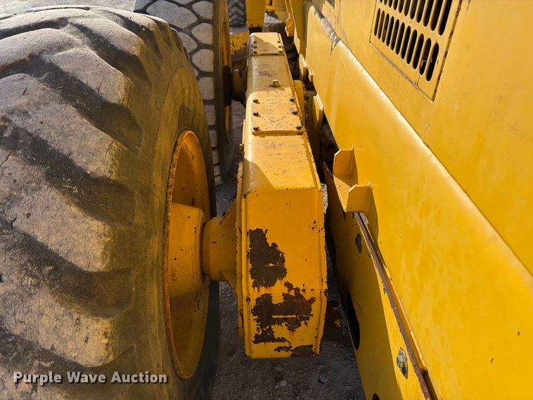 image for item ED5179 2000 New Holland RG170 motor grader