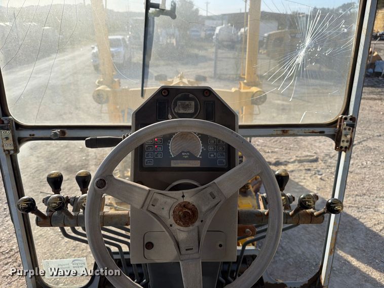 image for item ED5179 2000 New Holland RG170 motor grader