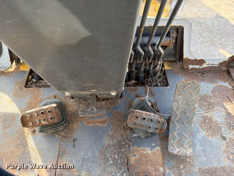 image for item ED5179 2000 New Holland RG170 motor grader