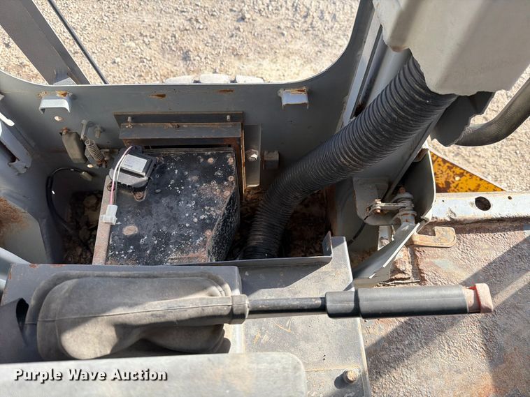 image for item ED5179 2000 New Holland RG170 motor grader