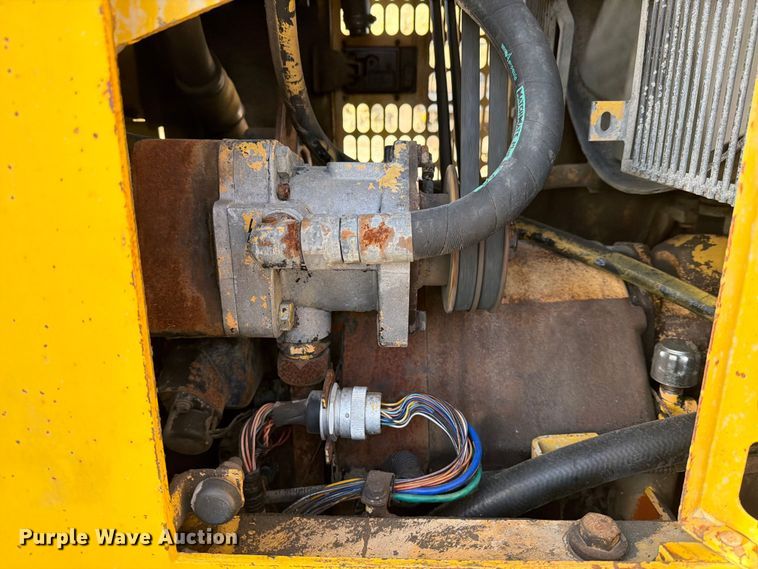 image for item ED5179 2000 New Holland RG170 motor grader