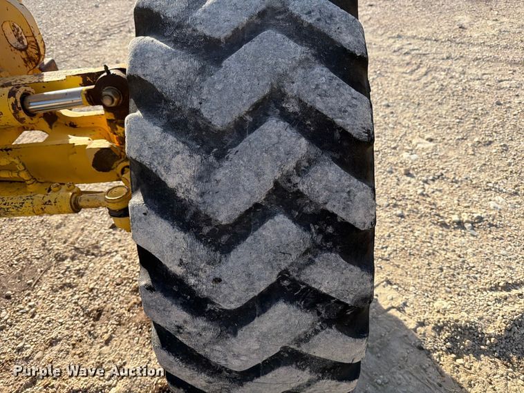 image for item ED5179 2000 New Holland RG170 motor grader