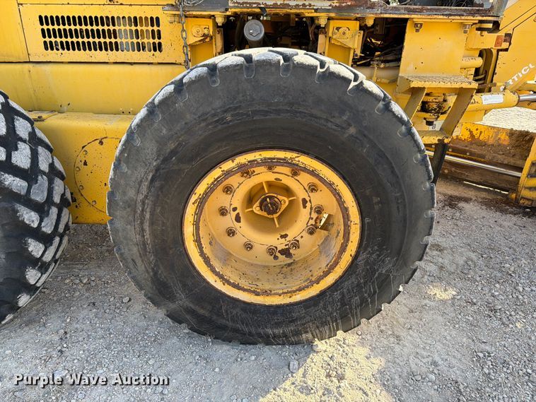 image for item ED5179 2000 New Holland RG170 motor grader