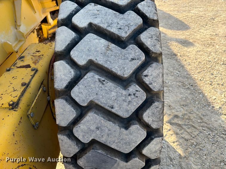 image for item ED5179 2000 New Holland RG170 motor grader