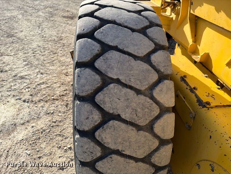 image for item ED5179 2000 New Holland RG170 motor grader