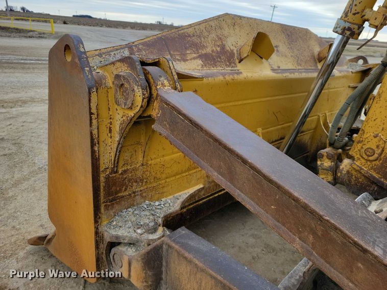 image for item EE0913 1991 Caterpillar D8N dozer