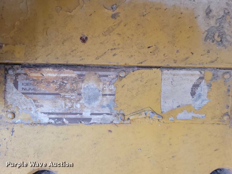 image for item EE0913 1991 Caterpillar D8N dozer