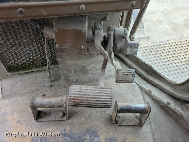 image for item EE0913 1991 Caterpillar D8N dozer