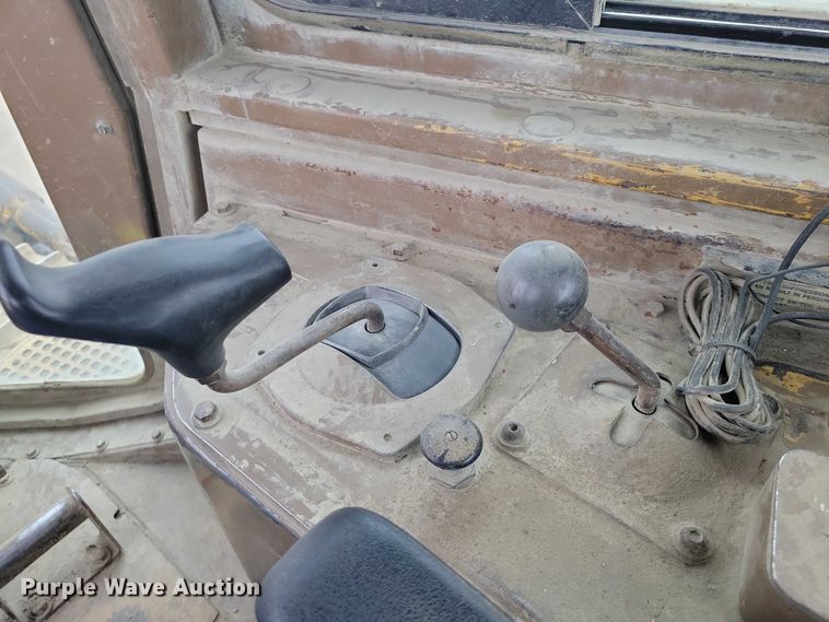 image for item EE0913 1991 Caterpillar D8N dozer