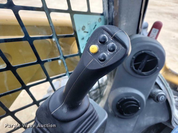 image for item EE0914 2020 Caterpillar 246D3 skid steer loader